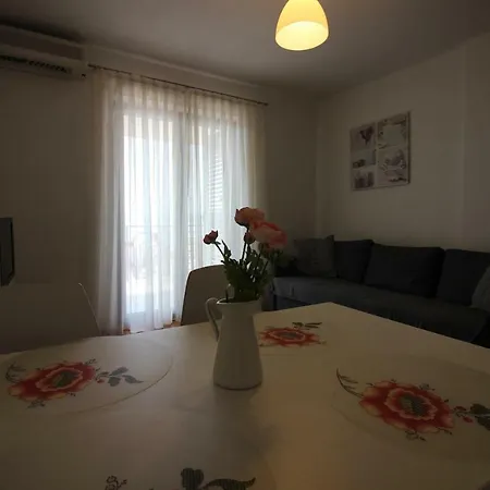 Nikola Apartment *